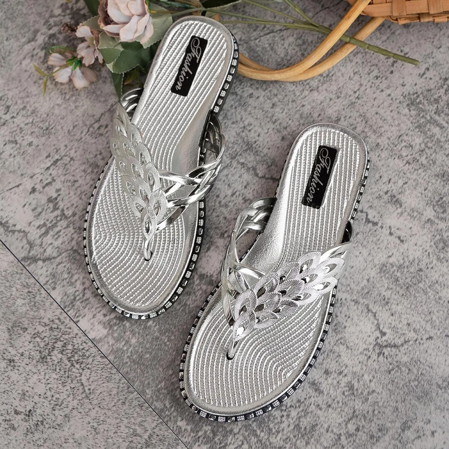 Ladies Summer Home Outdoor Beach Flip Flops Hollow Flat Bottom Clip Toes Big Size Sandals Heeled Flip Flops for