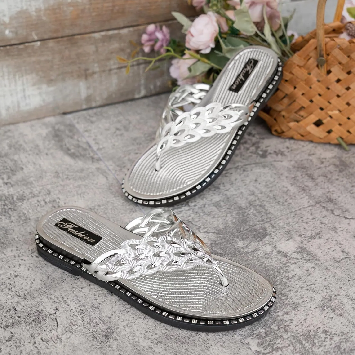 Ladies Summer Home Outdoor Beach Flip Flops Hollow Flat Bottom Clip Toes Big Size Sandals Heeled Flip Flops for