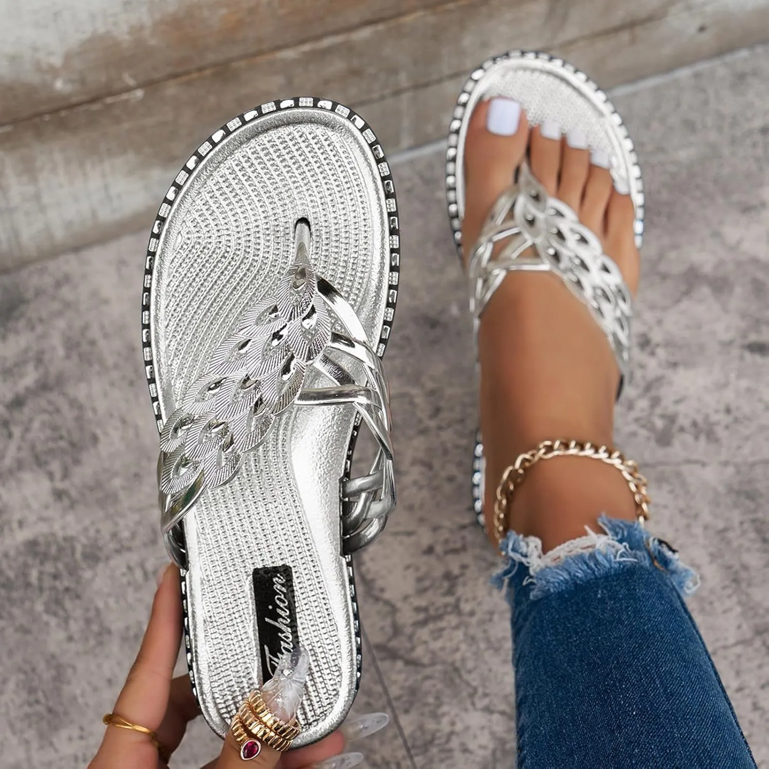Ladies Summer Home Outdoor Beach Flip Flops Hollow Flat Bottom Clip Toes Big Size Sandals Heeled Flip Flops for