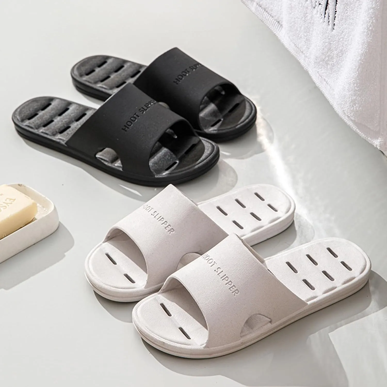 Slides with Drain Holes Lightweight Beach Sandals Unisex Indoor Slippers Slip Bath Slippers Soft Sole Quick Drying
