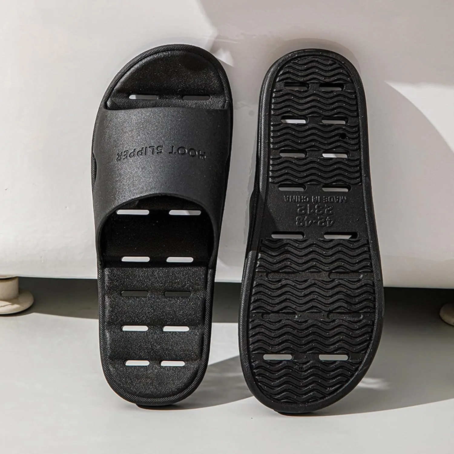 Slides with Drain Holes Lightweight Beach Sandals Unisex Indoor Slippers Slip Bath Slippers Soft Sole Quick Drying