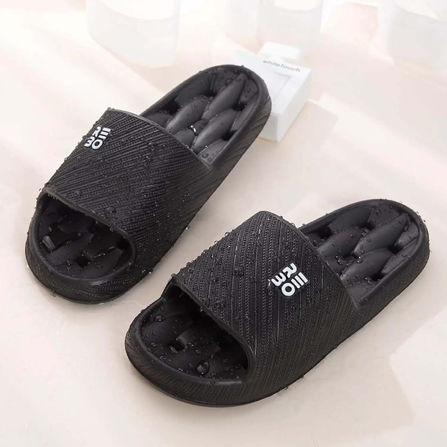 Slippers EVA Breathable Shoes Water Leaking and Quick Drying Women's Letter Home Sandals Slip and Smell Home Slippers