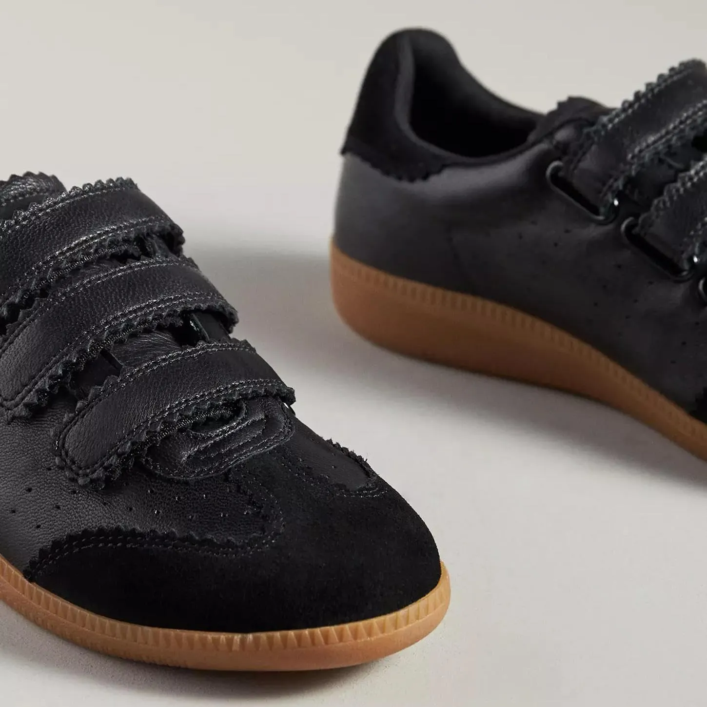 Women's Low Top Retro Sneakers Hook and Loop Closure Lightweight Casual Shoes